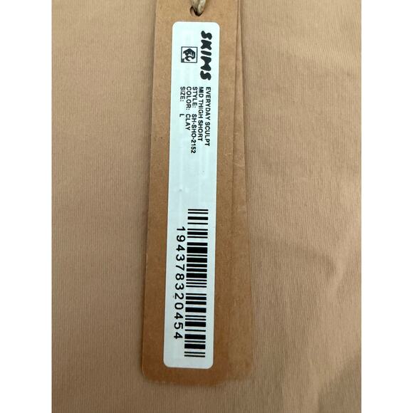 Skims Everyday Sculpt Mid Thigh Short Size Large - Picture 4 of 5